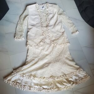 Elegant Cream Lace Skirt Set Vintage